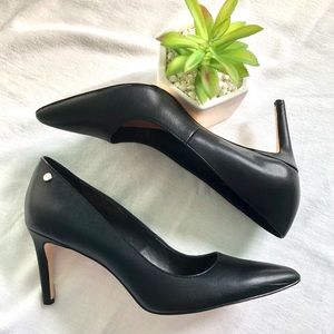 Calvin Klein Black pointed toe pumps sz 8.5